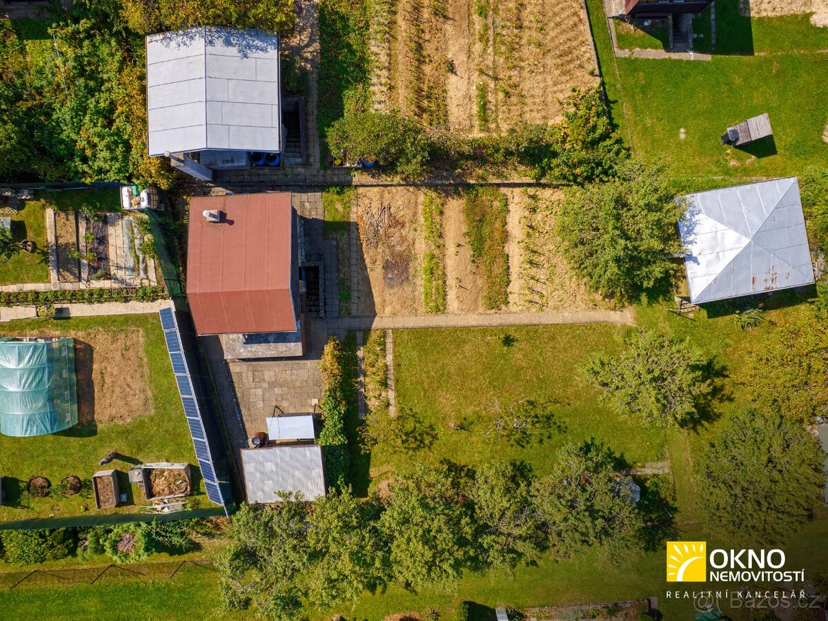 Zahrada s chatkou a výhledem do okolí - 2