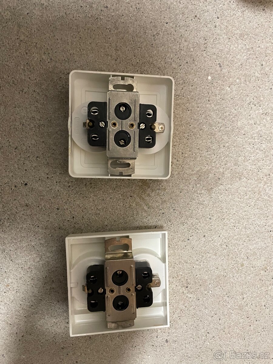 Zásuvky - 2