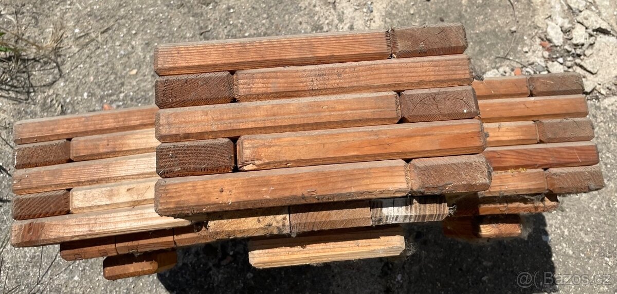 dřevěný květináč - 2