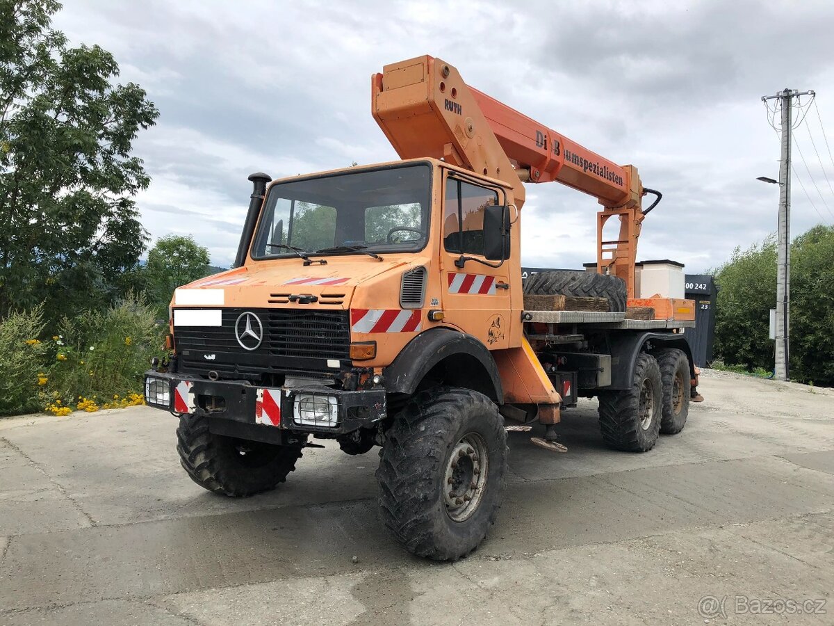 Mercedes UNIMOG 6X6 U2450 Vlek