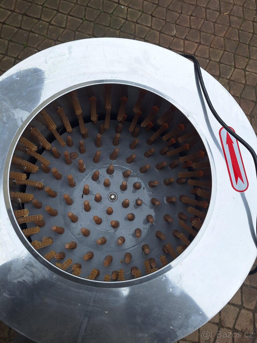 bubnová škubačka peří - 2