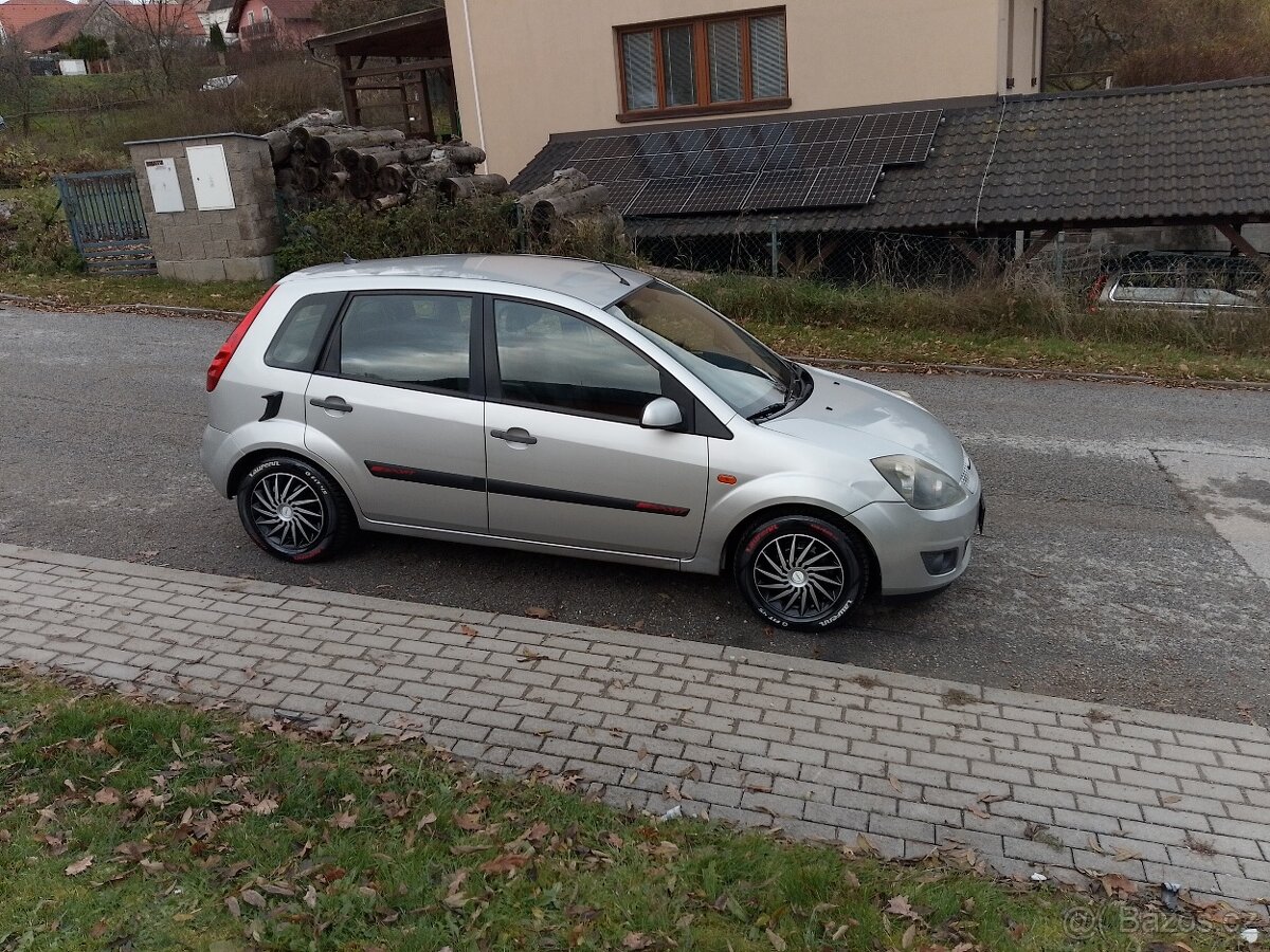 Ford fiesta 1.3 51kw - 2
