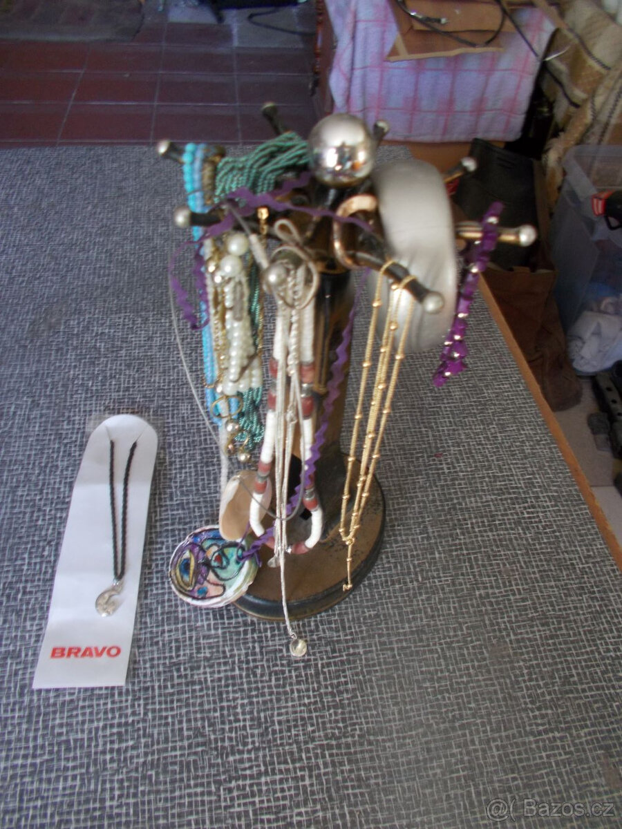 Stojánek s bižuterií - 2