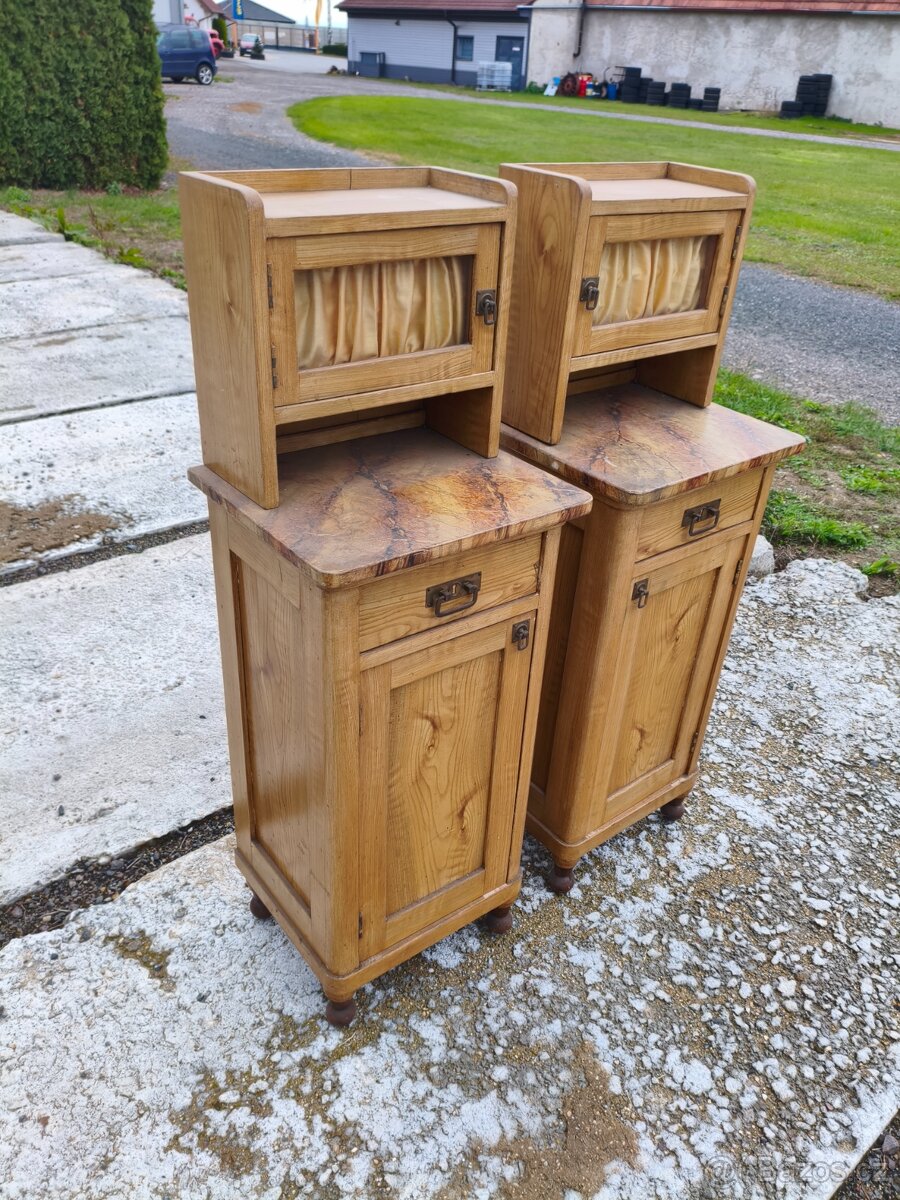 Párové celomasivní noční stolky Top stav - 2