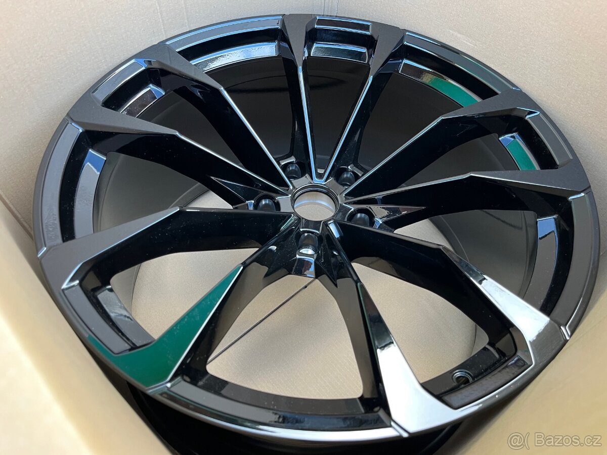 LAMBORGHINI URUS 23" Black, nové, originál - 2