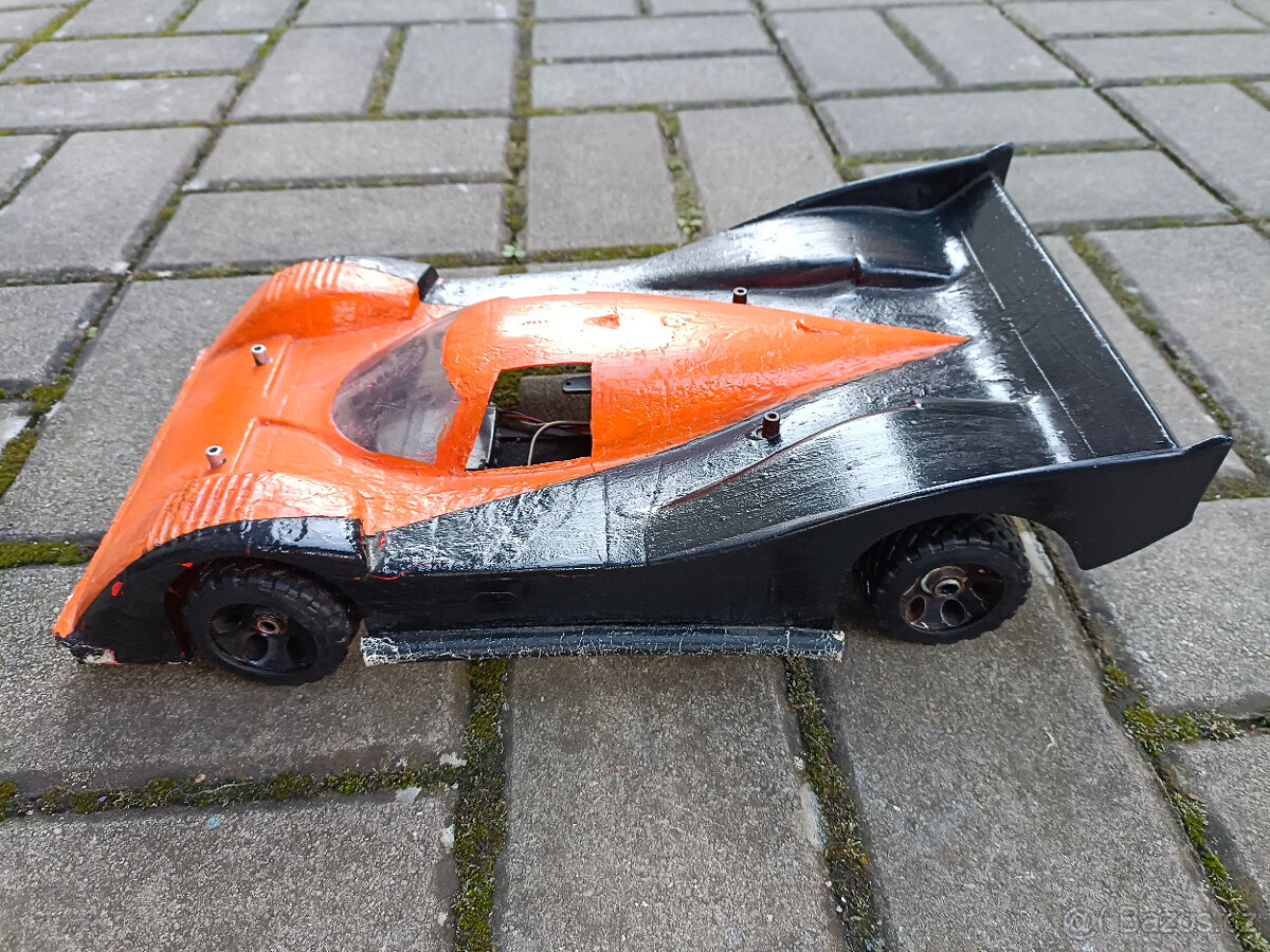 Starší rc auto silniční cestovní dělané na elektro motor - 2