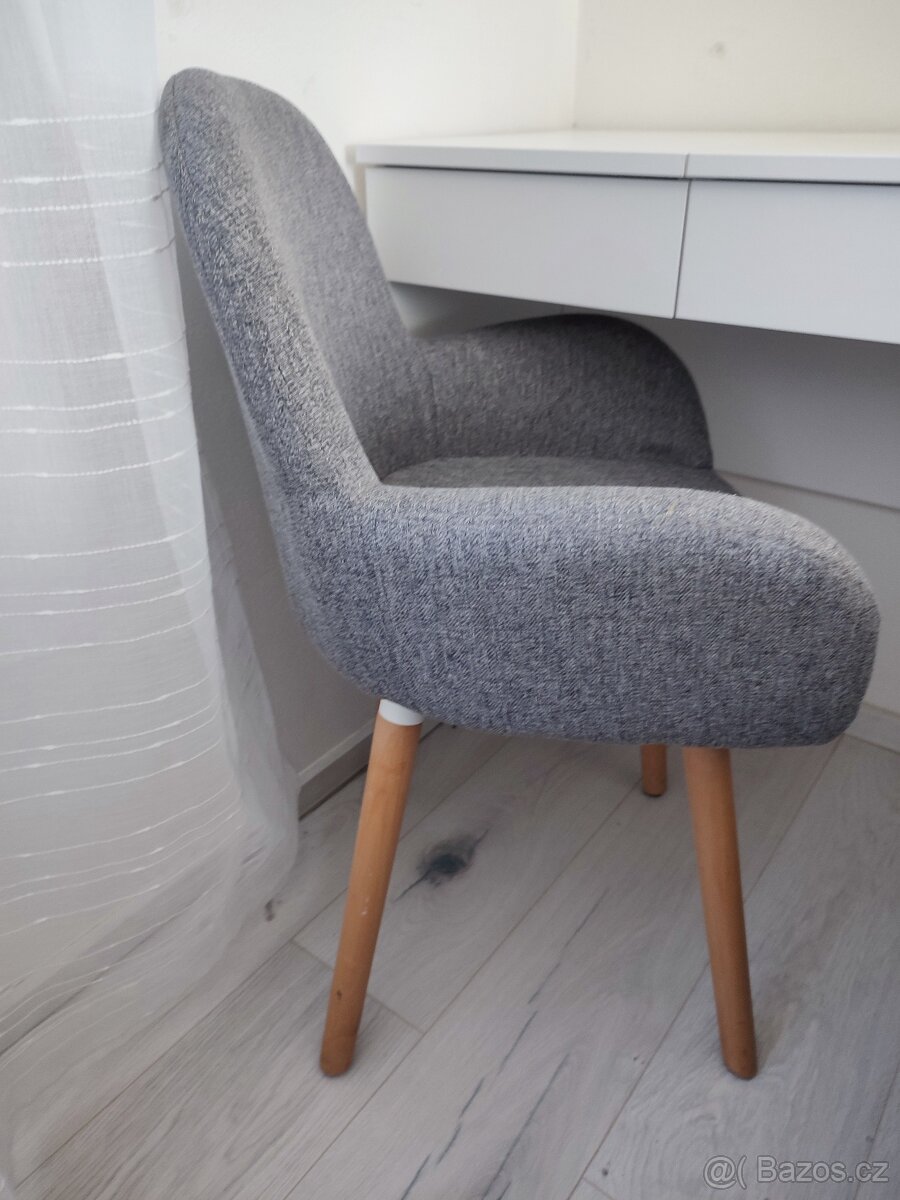 Kosmetický stolek IKEA a křesílko - 2