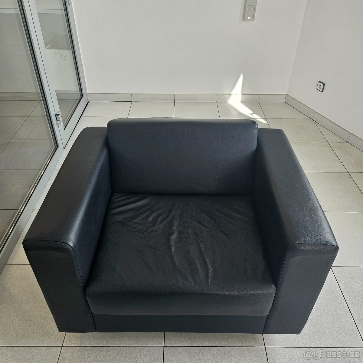 Černé kožené křeslo - 2