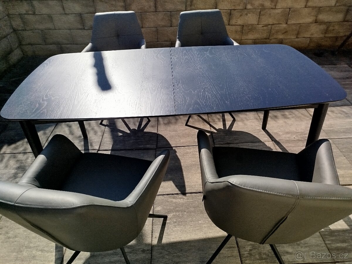 Stůl a židle - 2