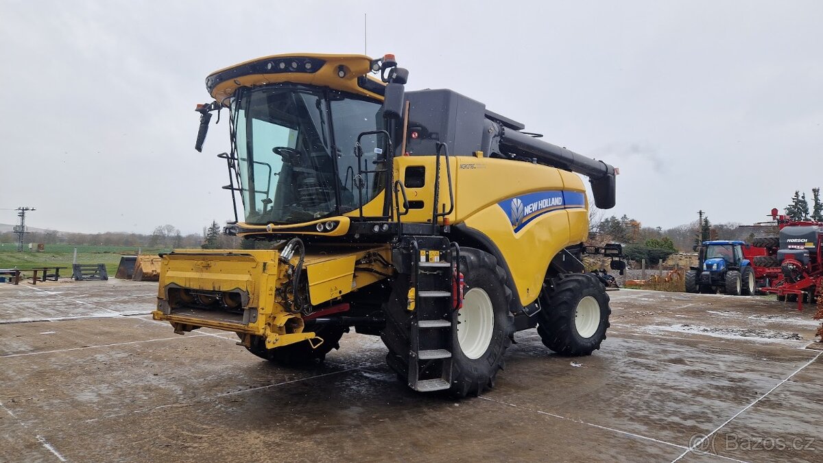 New Holland Cx 8.85 + VariFeed 9,15 - 2
