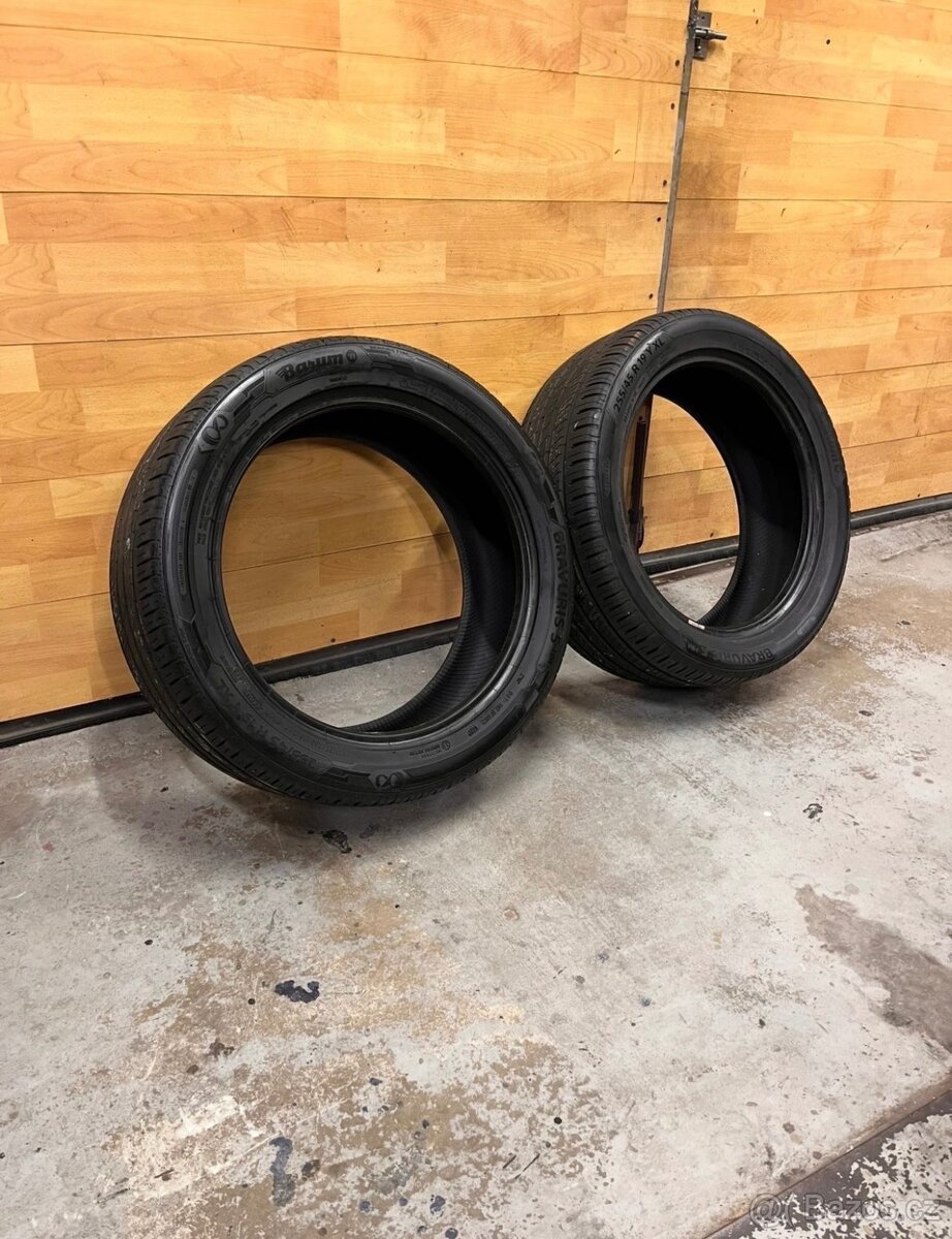 Letní pneu 255/45/19 - 2