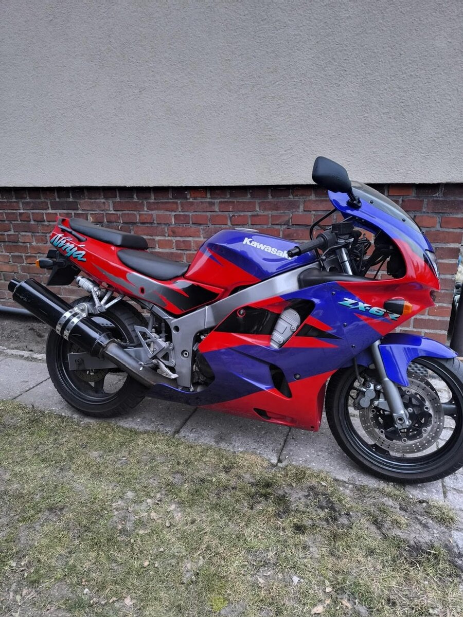 Kawasaki ZX6-R - 2