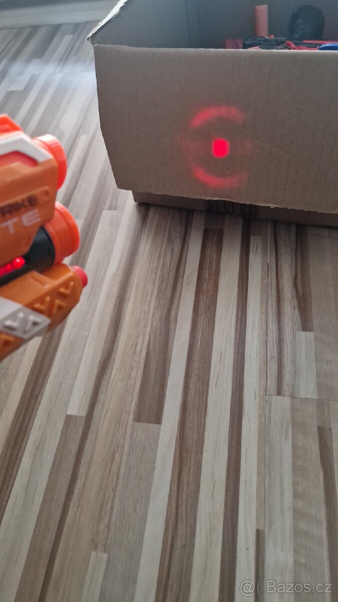 Nerf zombie + laserové zaměřování + pouzdro + držák mobil - 2