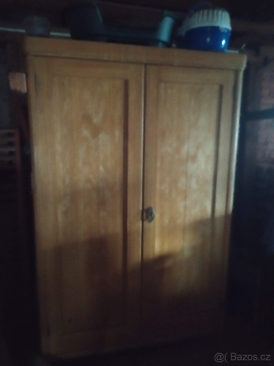 Starožitná skříň - 2