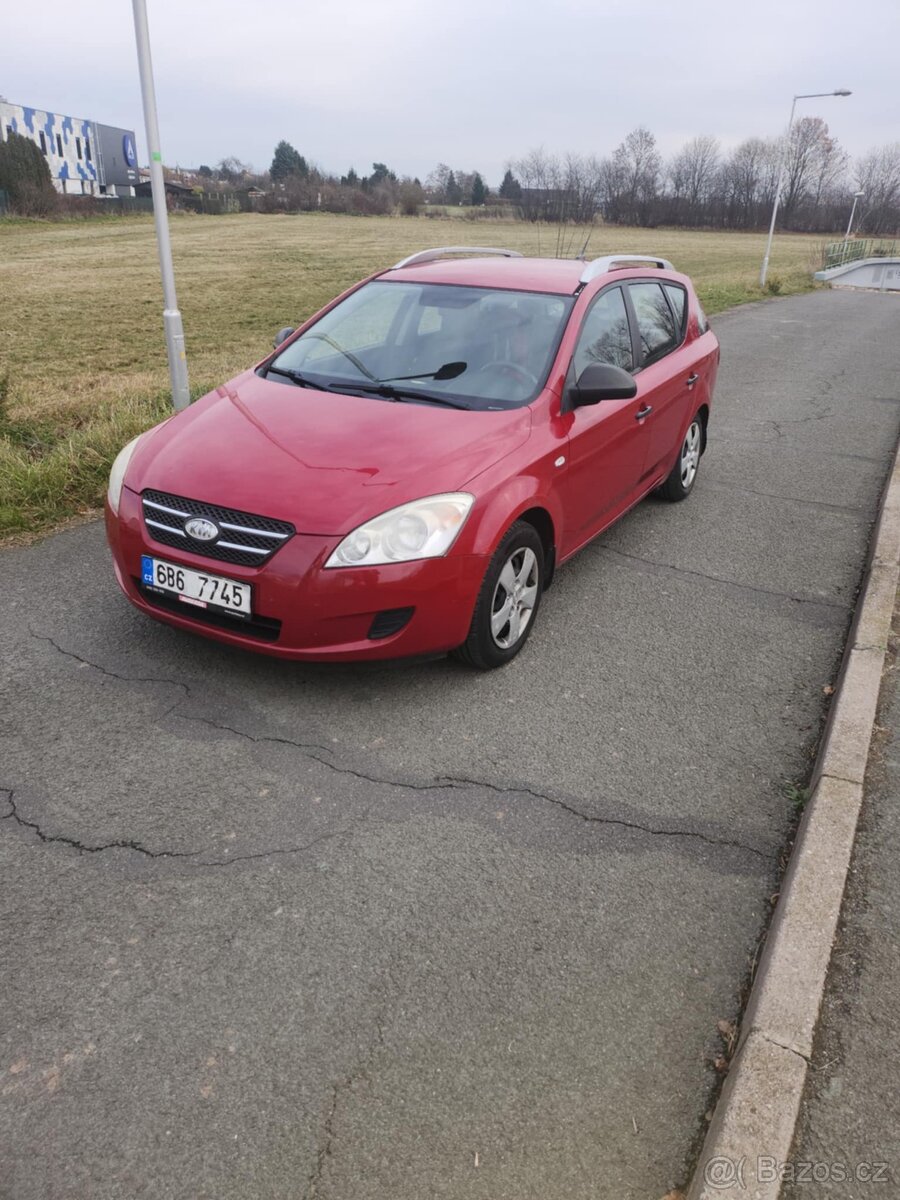 Kia Ceed 1.4i 80kw Kombi R.v 2010 Koupenou V ČR - 2