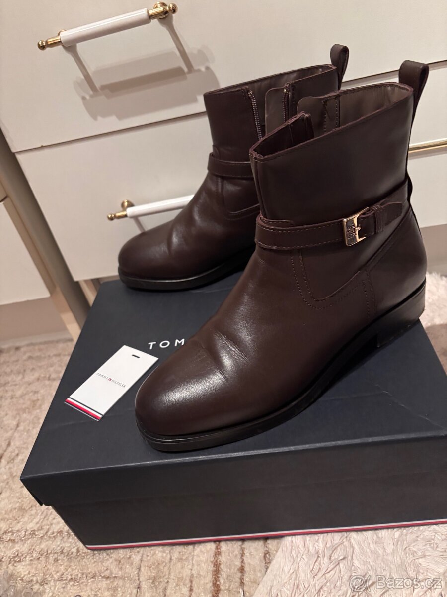 Dvoje dámské kožené boty Tommy Hilfiger vel. 38 - 2