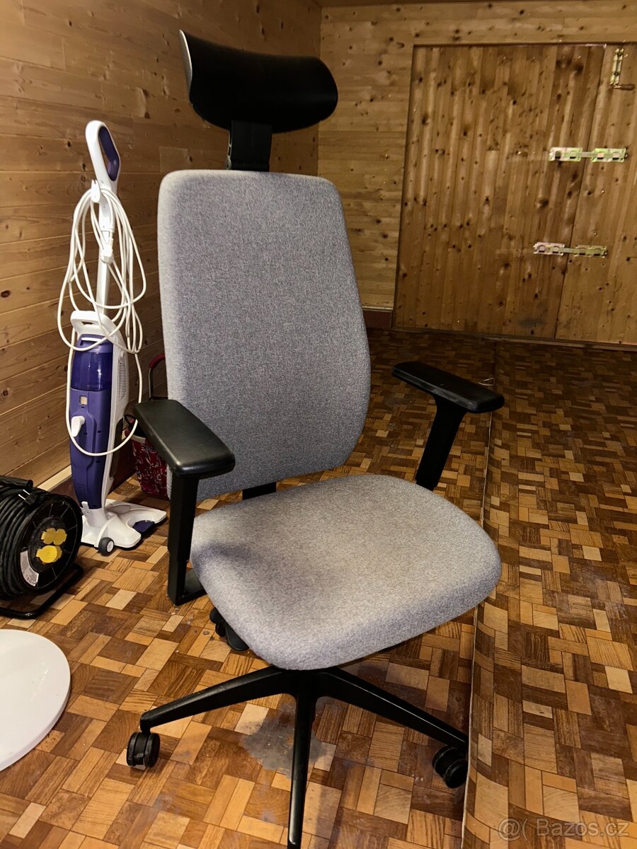 Šedá kancelářská židle - 2