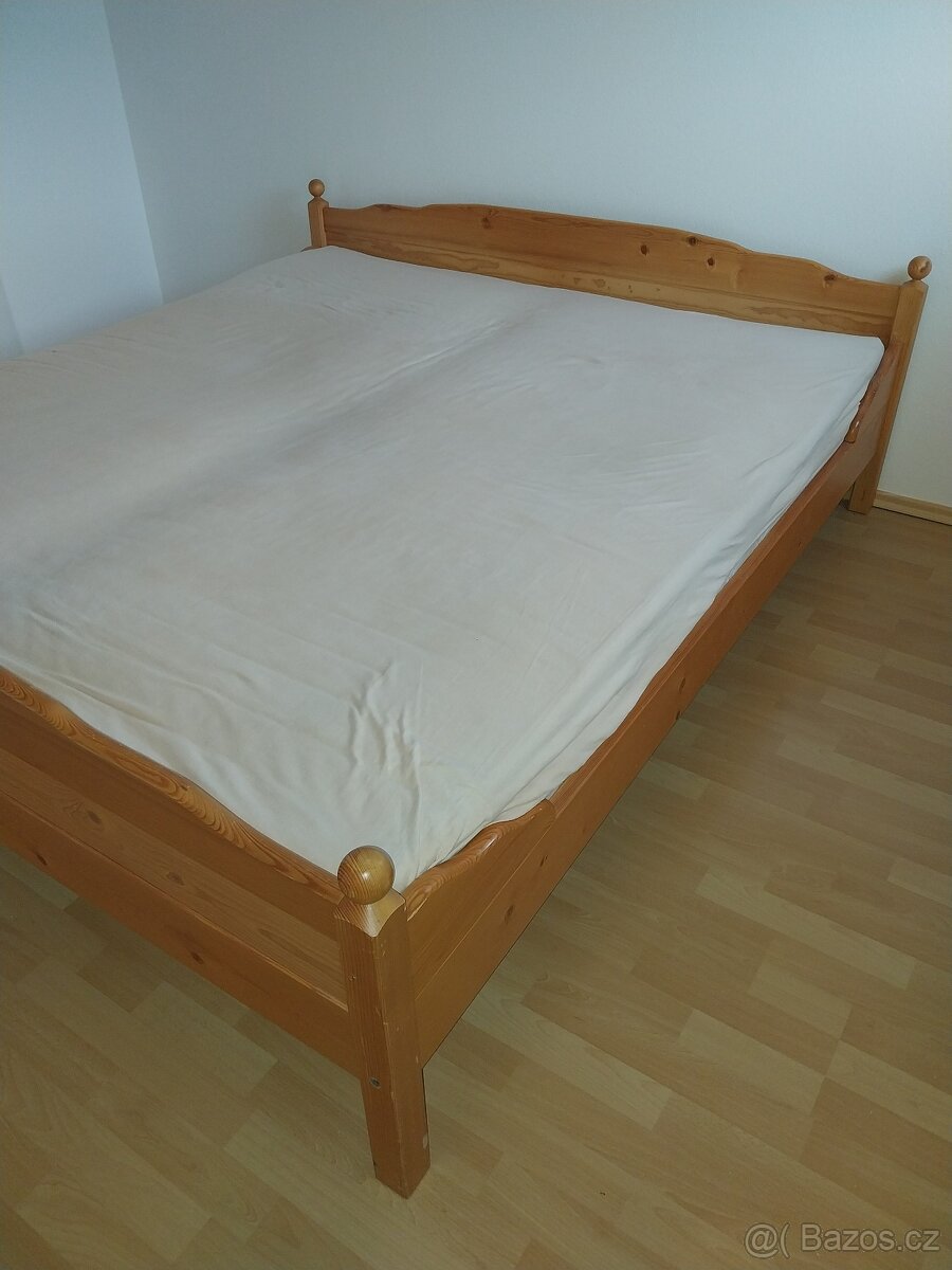Masivní borovicová manželská postel - 2