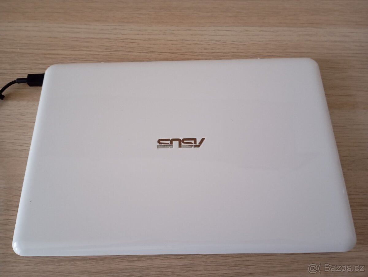 Starý ntb Asus E200HA - 2