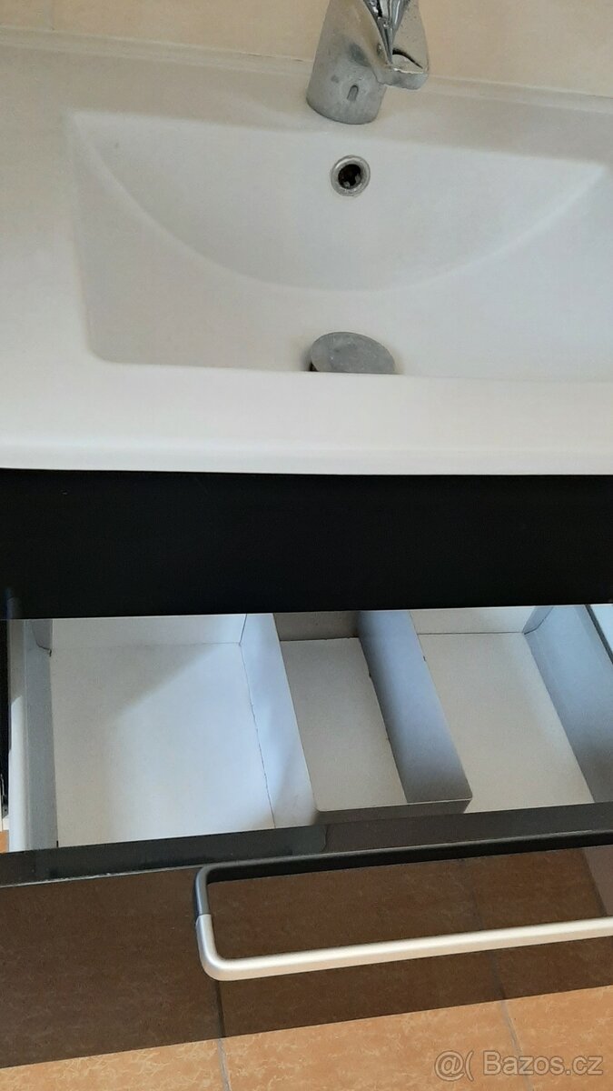 Umyvadlo se skříňkou - 2