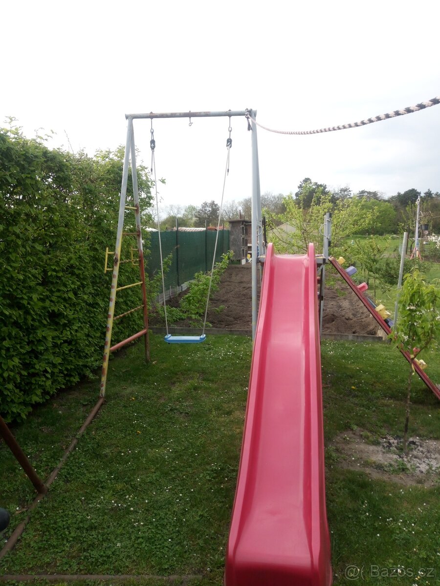 Prodám houpačku se schůdkama příprava na skluzavku - 2