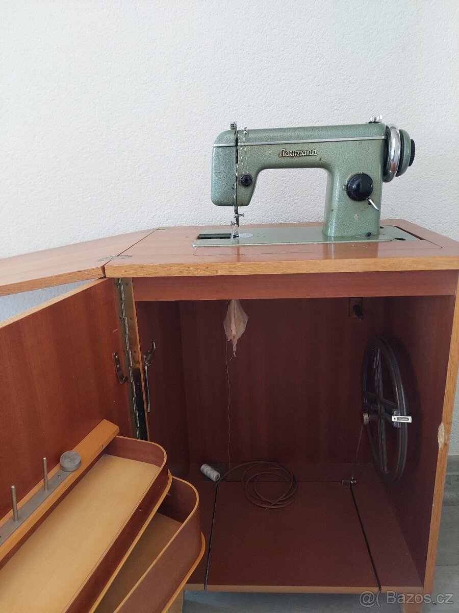 Šicí stroj Naumann - 2