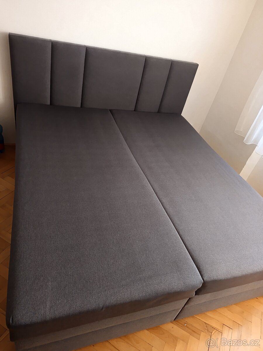 Čalouněná postel - 2