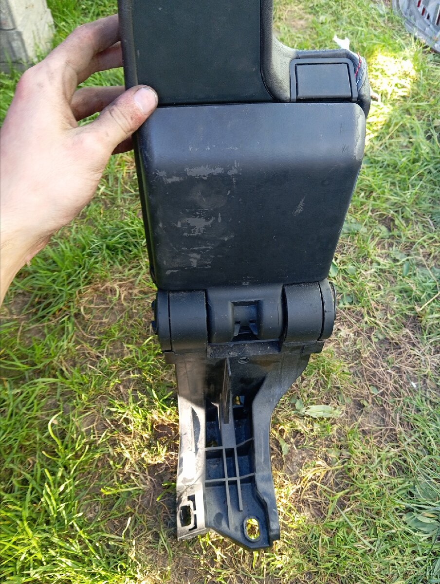 BMW E46 loketní opěrka - 2