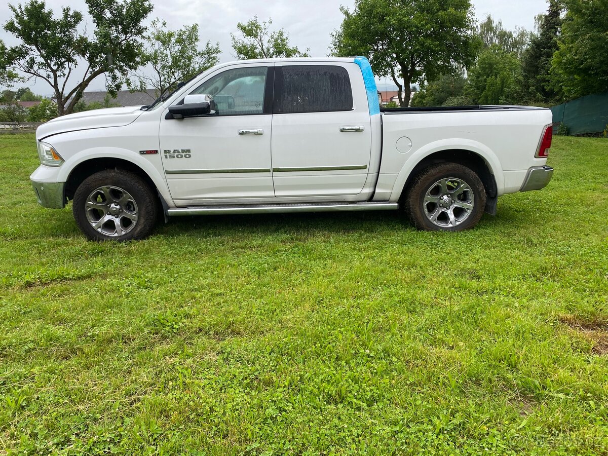 Dodge RAM 1500 Laramie - 2