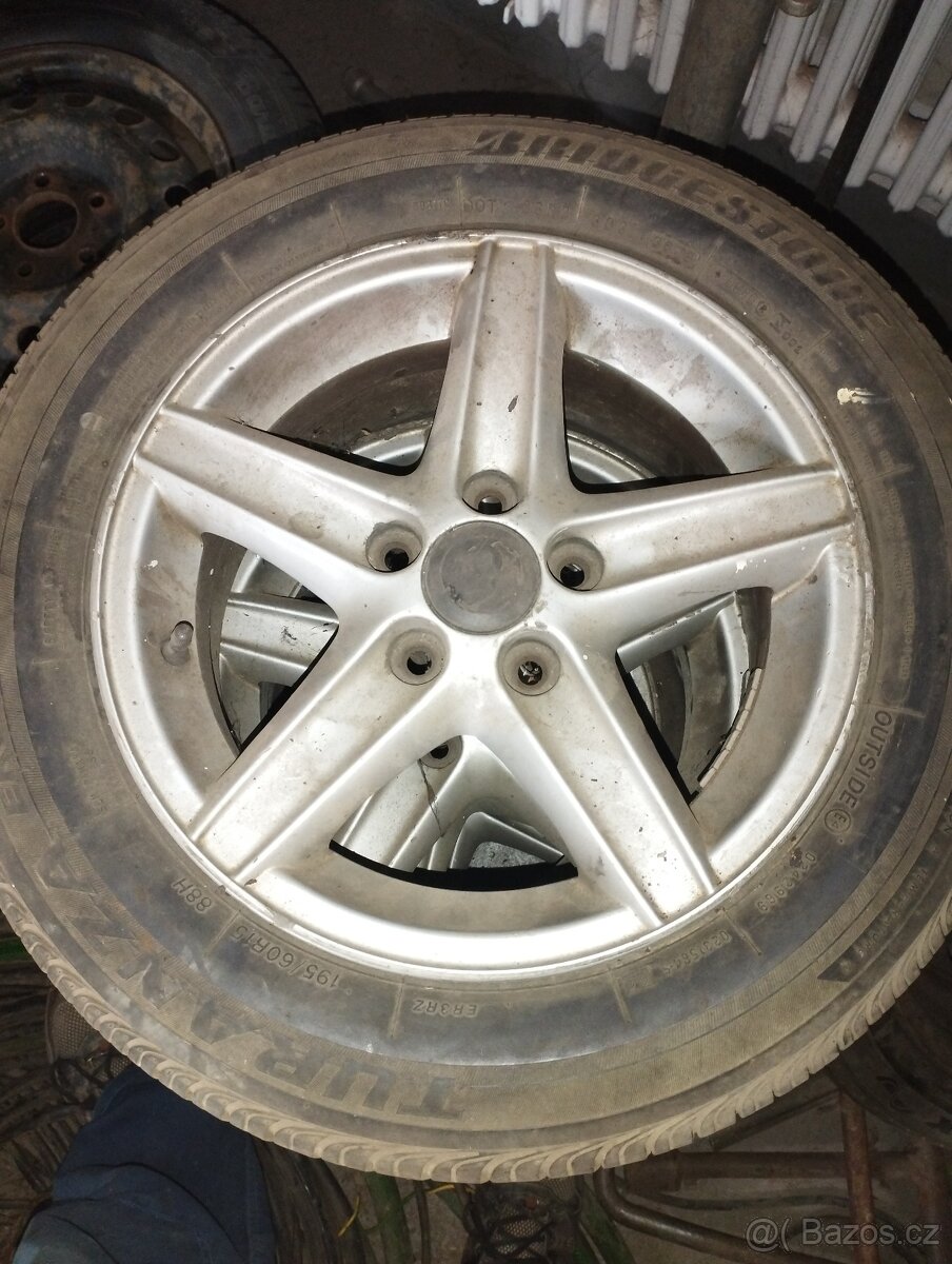 Pneu 195/60R15 - 2