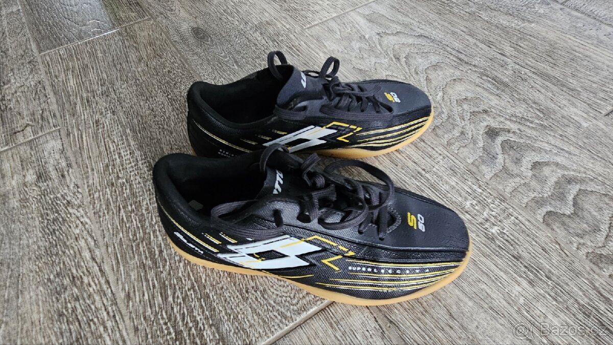 Sálovky Umbro Solista vel 32 - 2