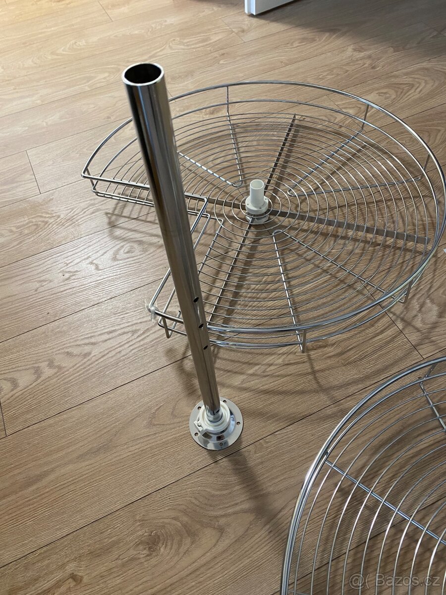 Drátěný program do rohové skříně - 2