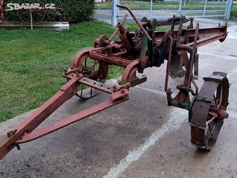 Tříradličný závěsný pluh /pouze kopie/ - 2