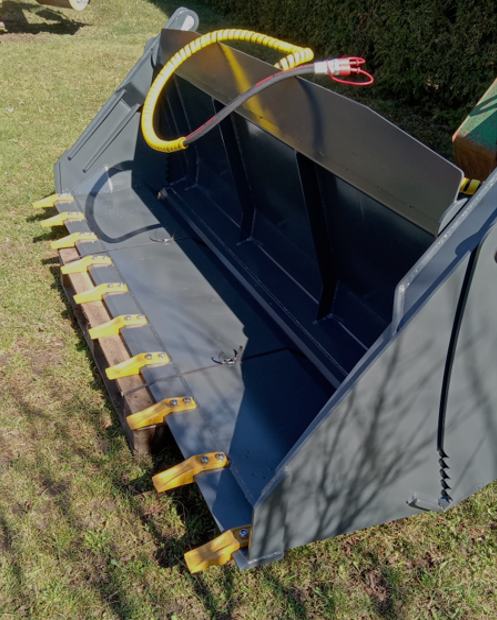 Multifunční lopata klapačka 4v1 pro JCB - 2