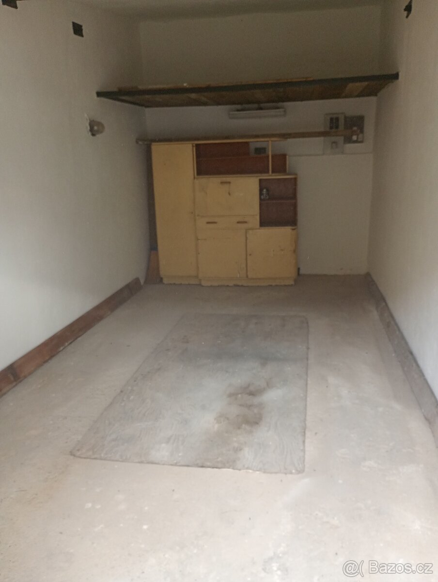 Pronájem garáže – Neratovice, ul. Kojetická (19 m²) - 2