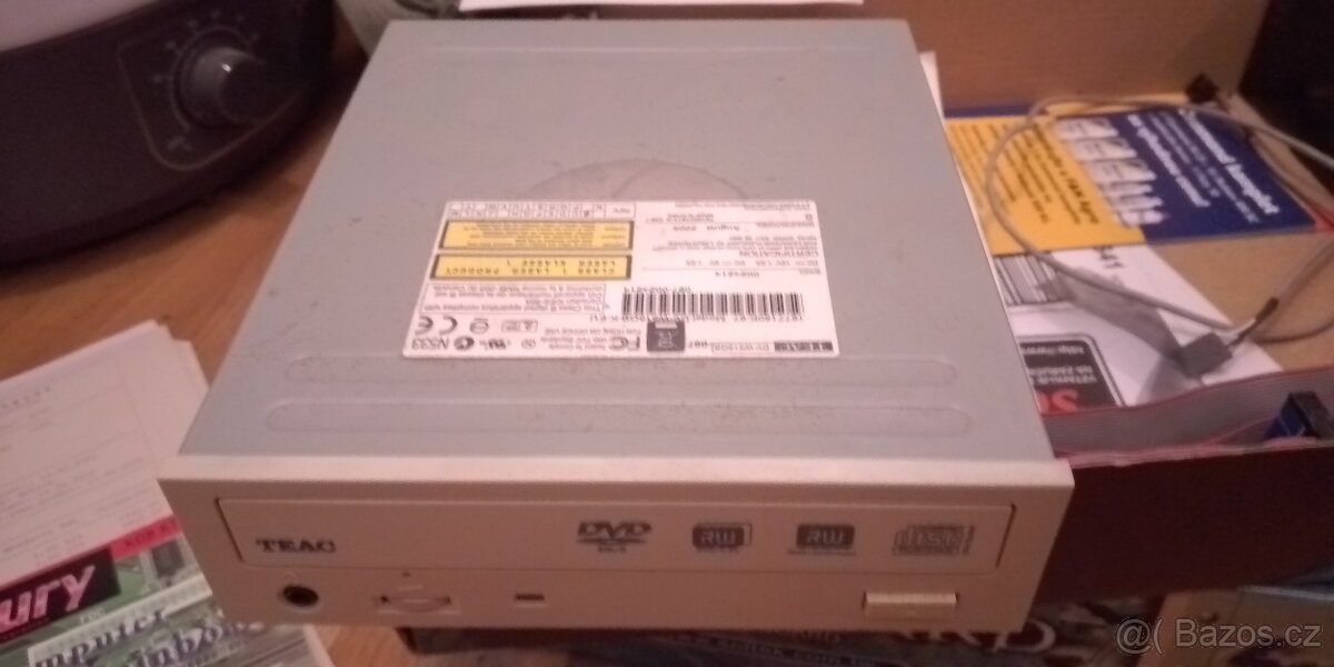 retro HW, CD-RW mechaniky, vysouvací rámeček - 2