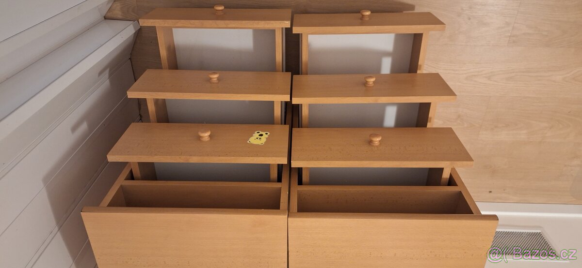 2 kancelářské stoly na kolečkách. - 2