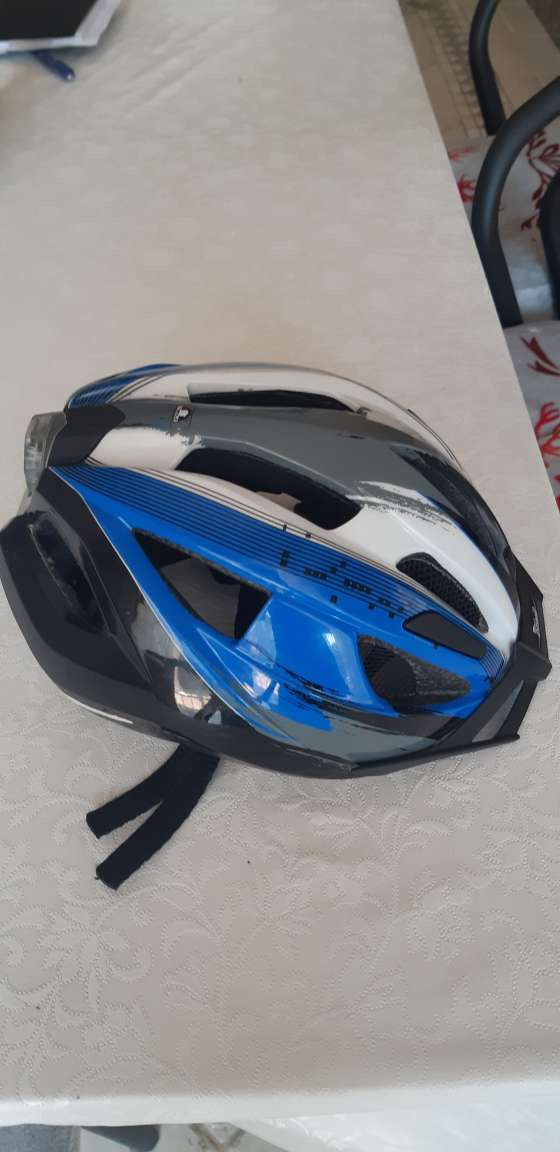 Ciklistýcká helma - 2