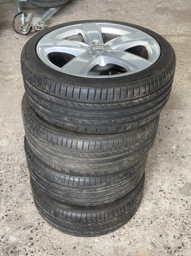 Orig alu AUDI 225/45r18 letní 5mm - 2
