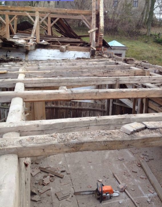 Staré Těšany trámy a staré prkna - 2