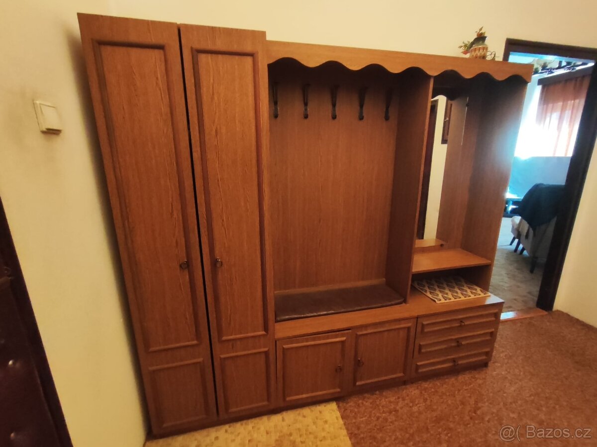 Předsíňová stěna za odvoz. - 2