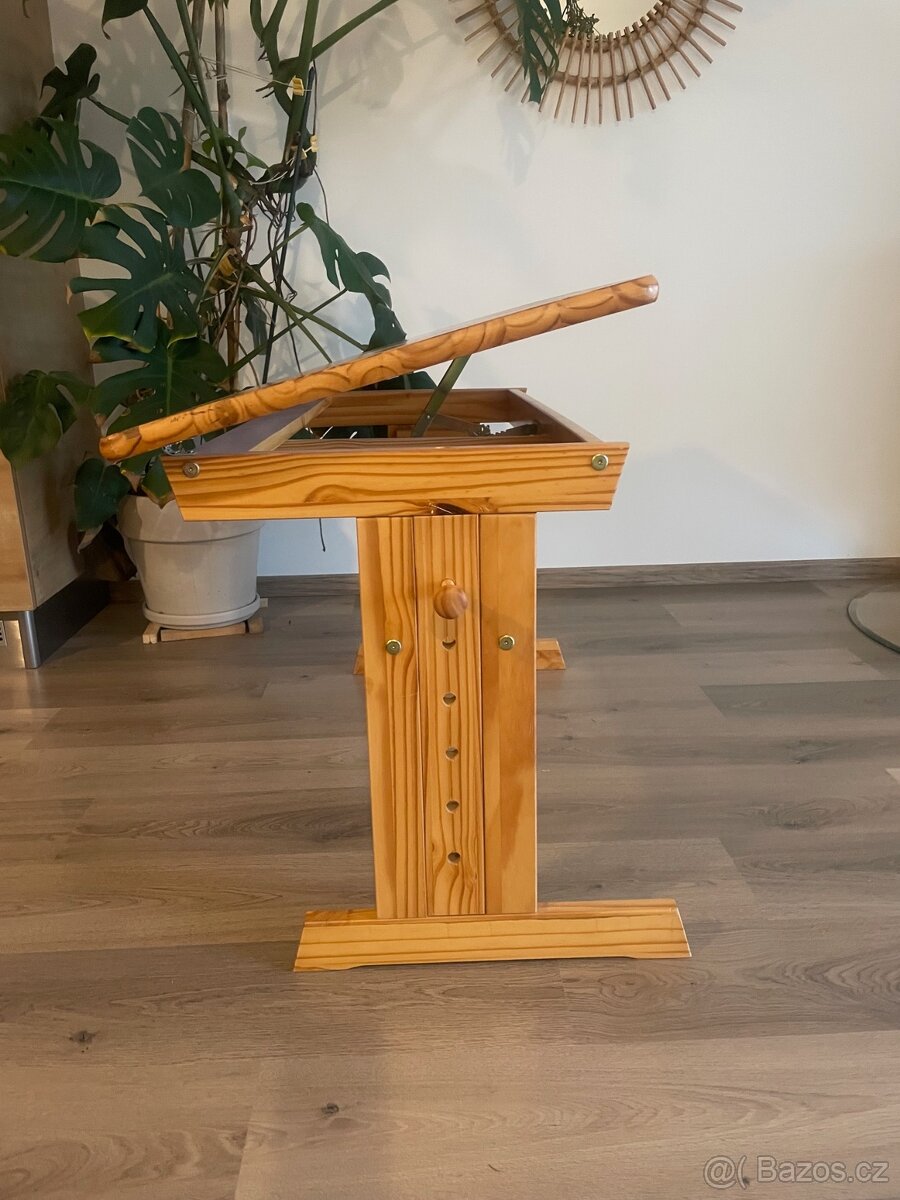 Školní stoleček z masivu - 2