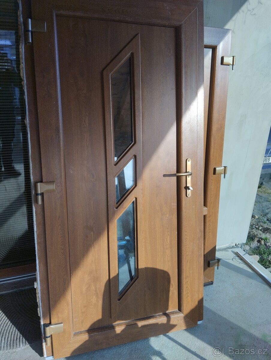 Vchodové dveře, plast - 2