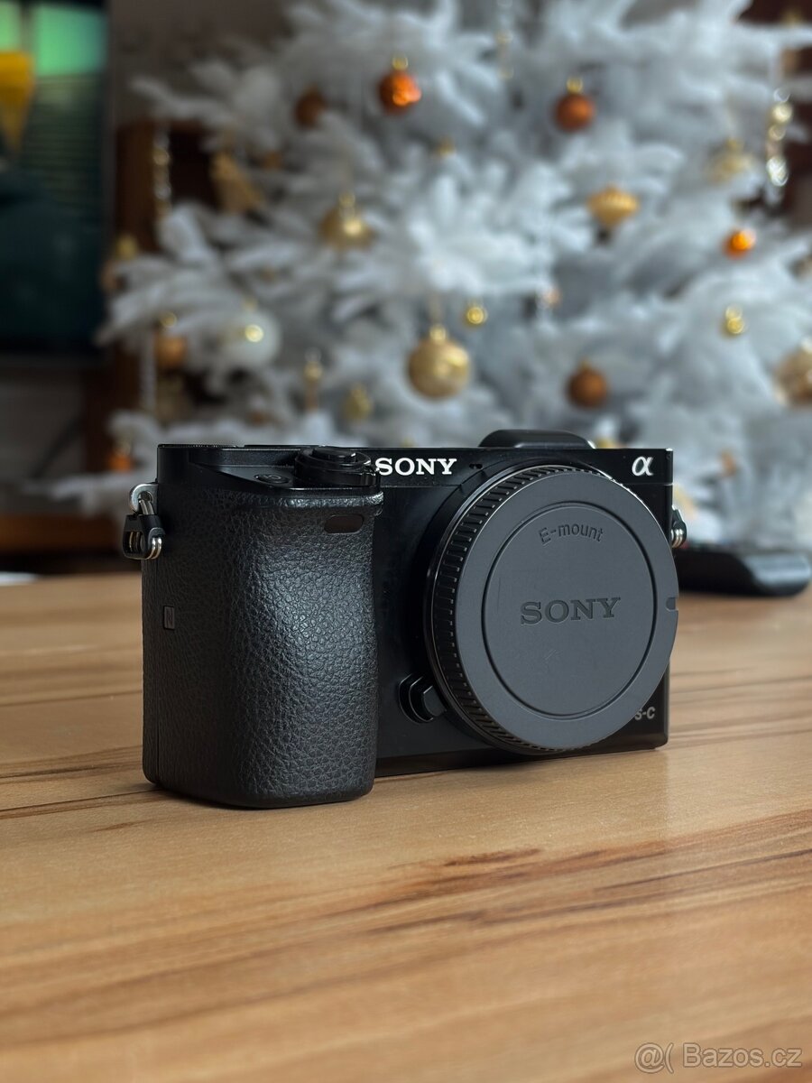 Sony a6000 + příslušenství - 2