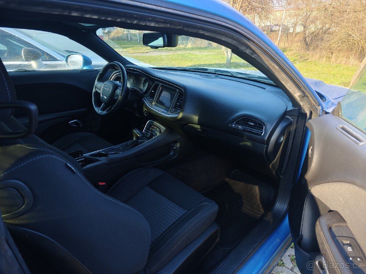 Dodge Challenger - 2