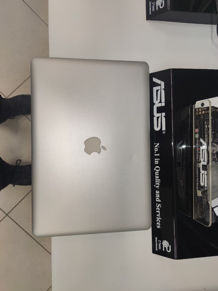 MacBook Pro (Mid 2009) 10.12.6 Sierra, 15", 4GB RAM, 512 SSD - 2