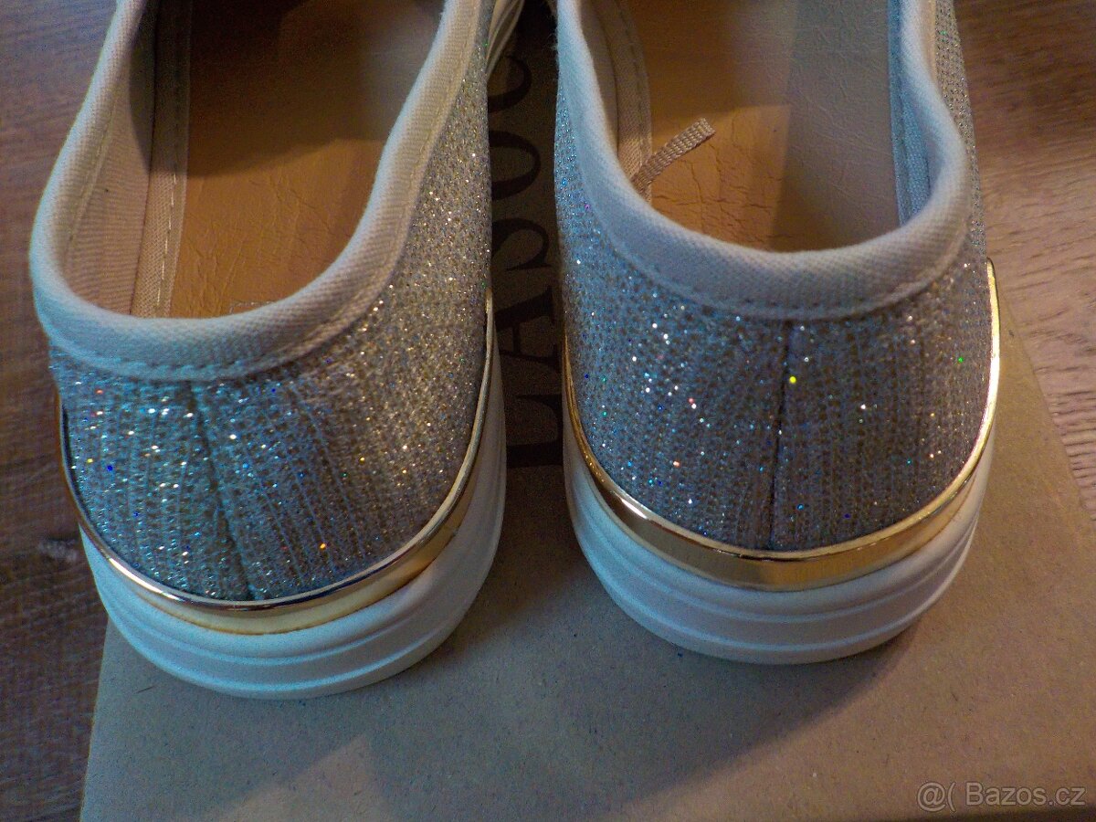 Nové dívčí Slip on boty vel. 36 - 2