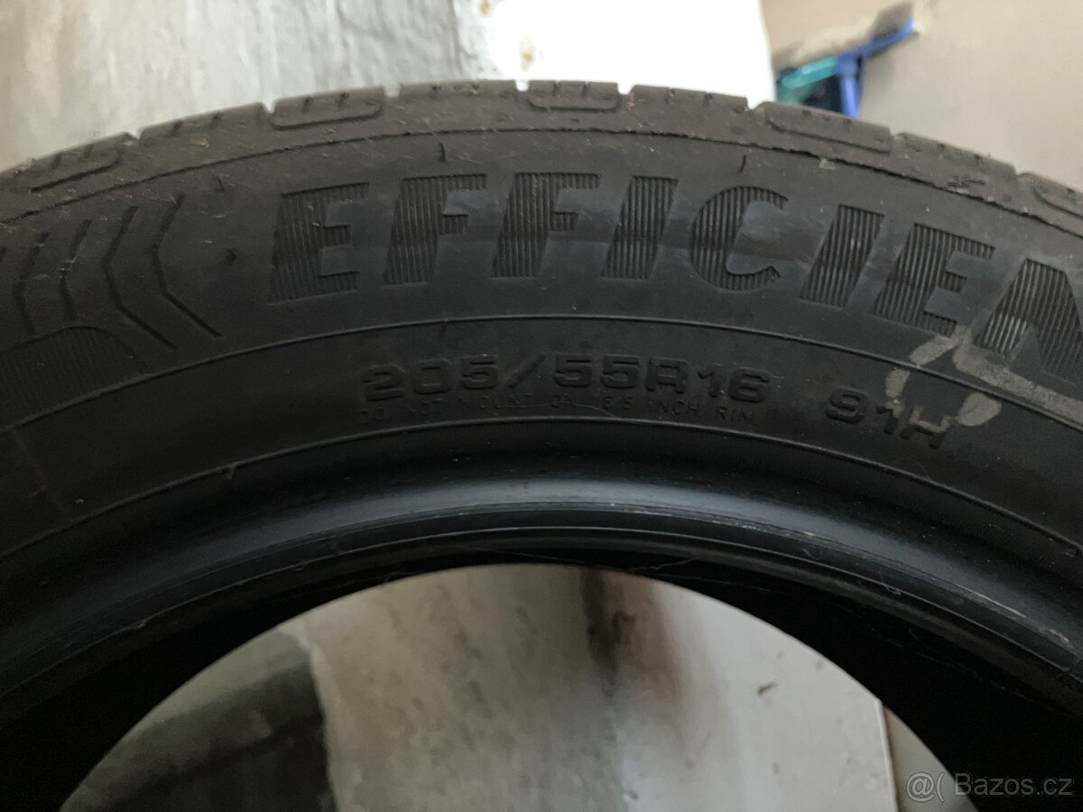 Good Year 205/55 R16 - 2