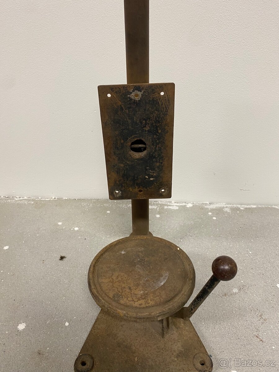 Zajímavý dílenský stojan asi na stolní vrtačku - 2