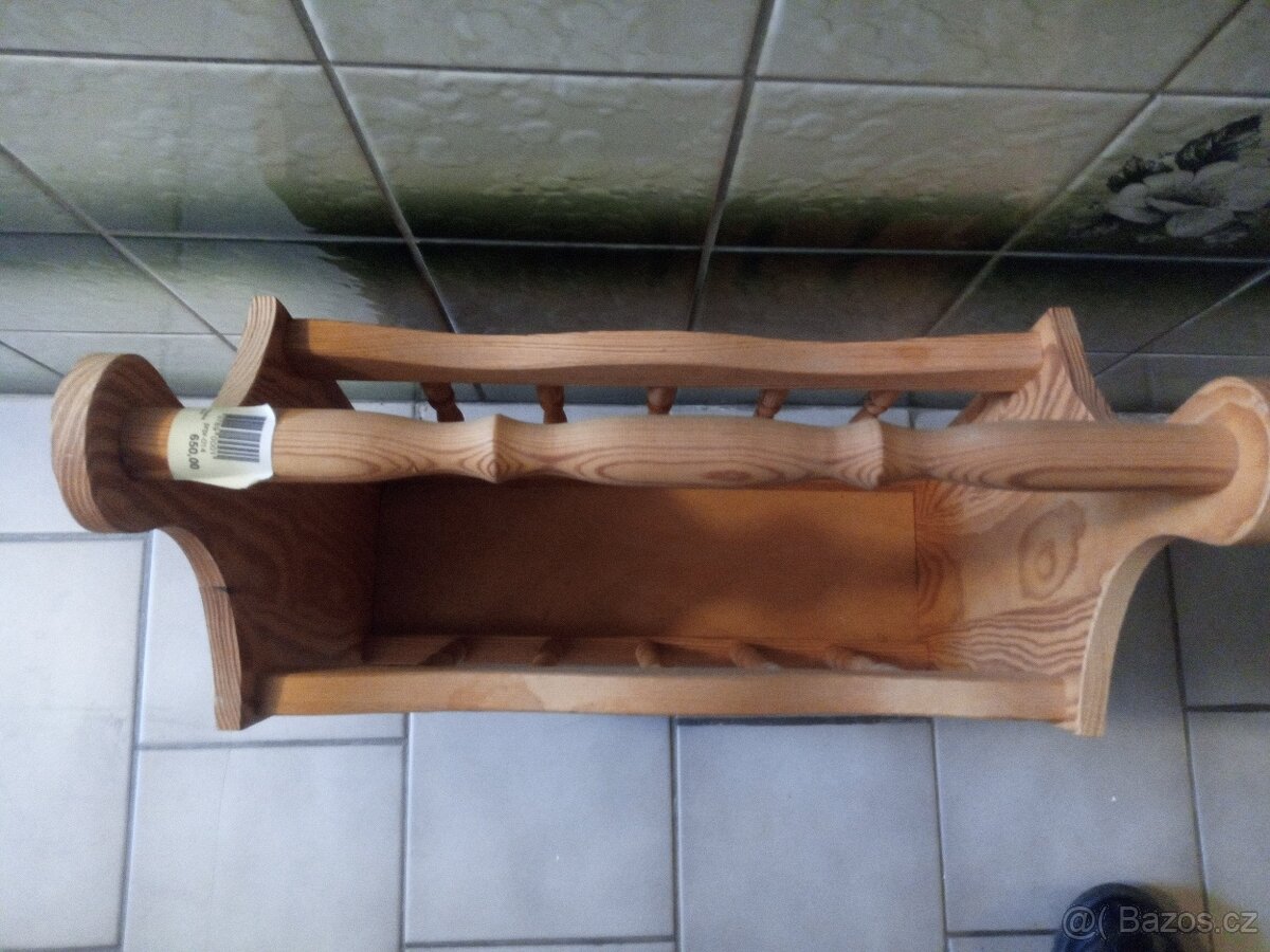 Dřevěný stojan na časopisy - 2